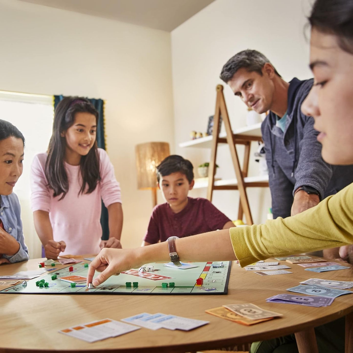 Monopoly – The Classic GMonopoly – The Classic Game of Buying, Trading & Winning!ame of Buying, Trading & Winning!